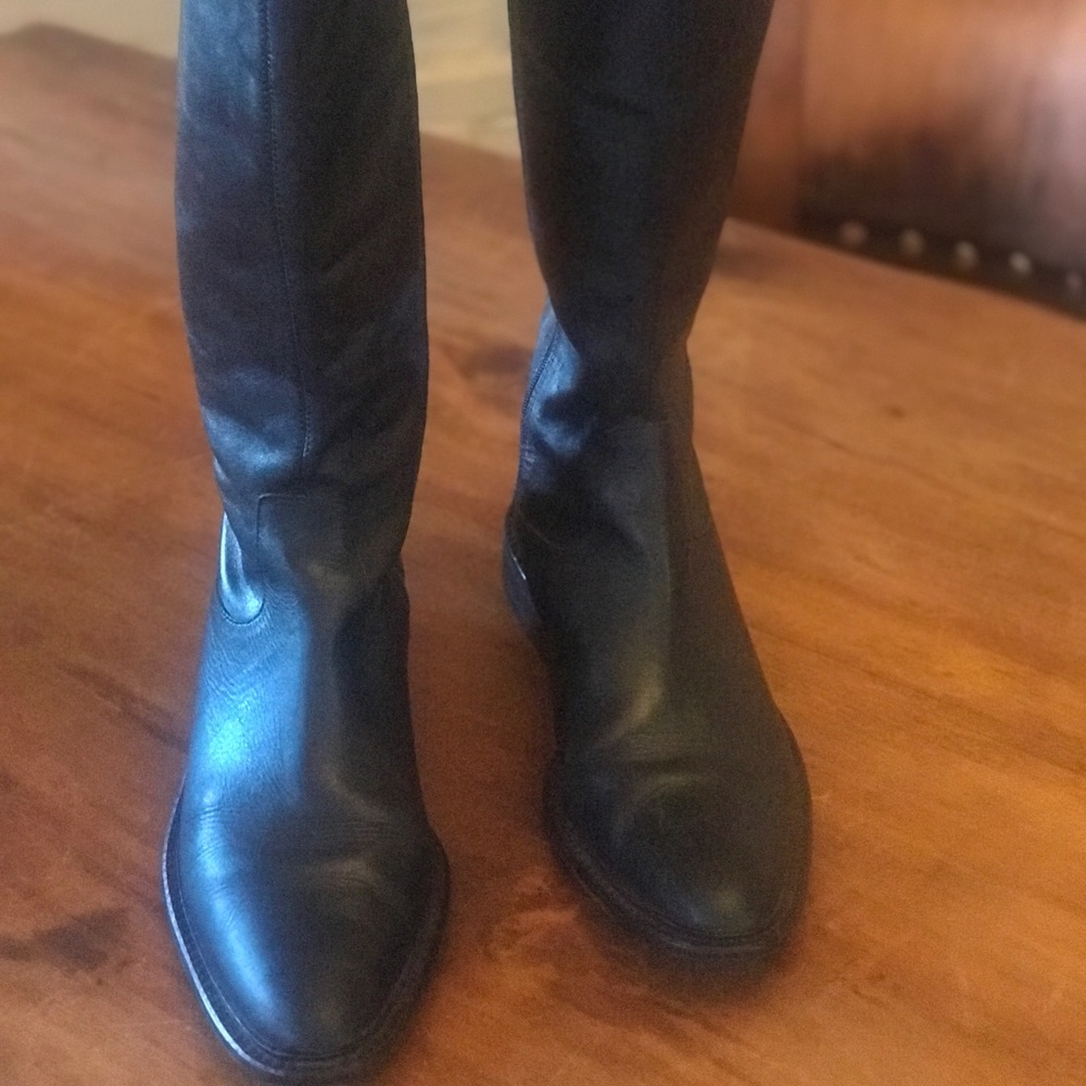 Eddie Bauer black leather low heel boots size 8.5